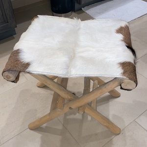 NATURAL HAIR ON HIDE CAMPAIGN STYLE TEAK FOLDING STOOL